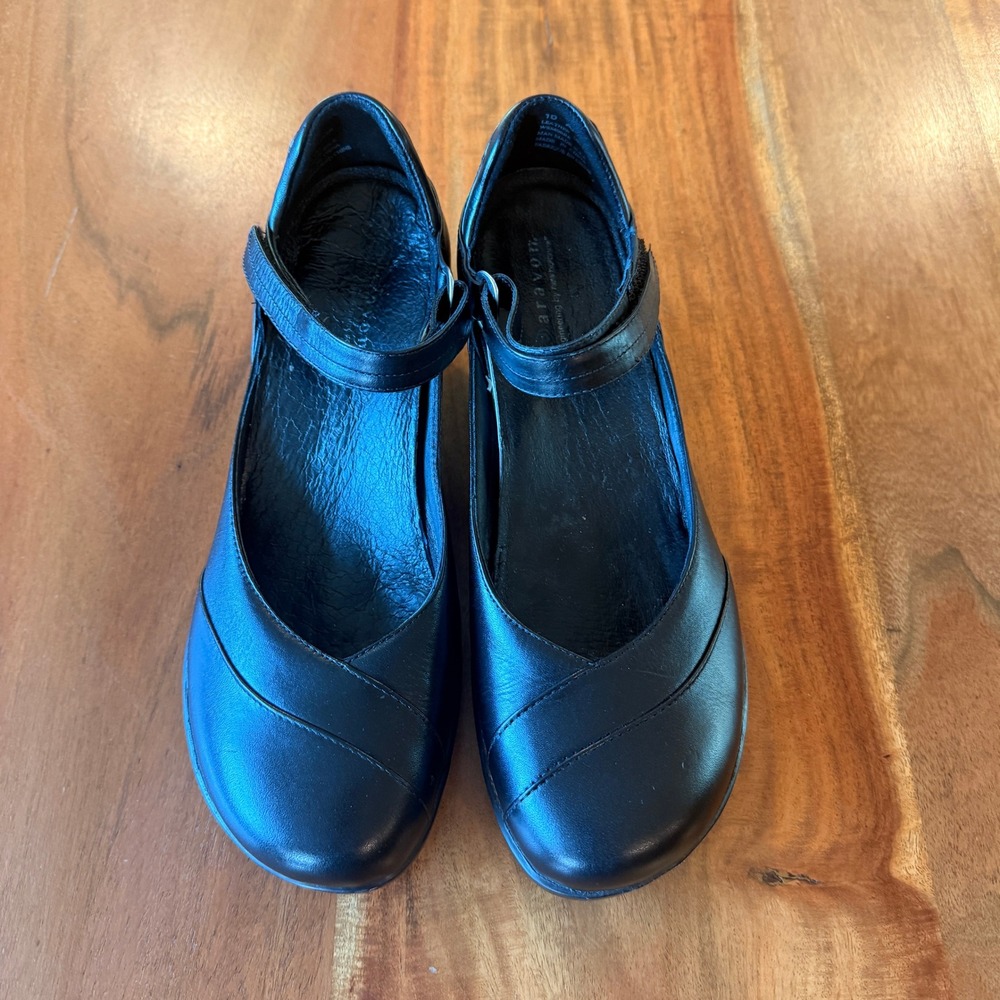 Aravon Women's Black Maya Mary Jane Heels Size 10AA